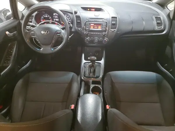 3KPFK4A76HE100940 2017 KIA FORTE - Image 8