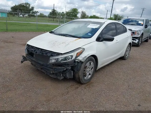 3KPFK4A76HE101036 2017 KIA FORTE - Image 2