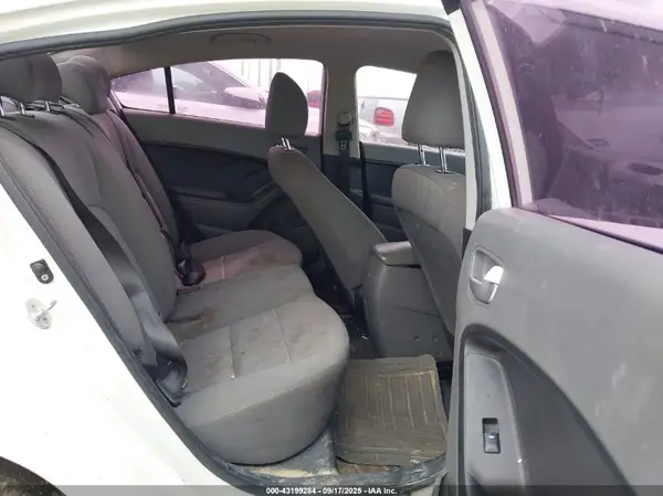3KPFK4A76HE101036 2017 KIA FORTE - Image 8