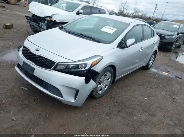 3KPFK4A76HE103210 2017 KIA FORTE - Image 2