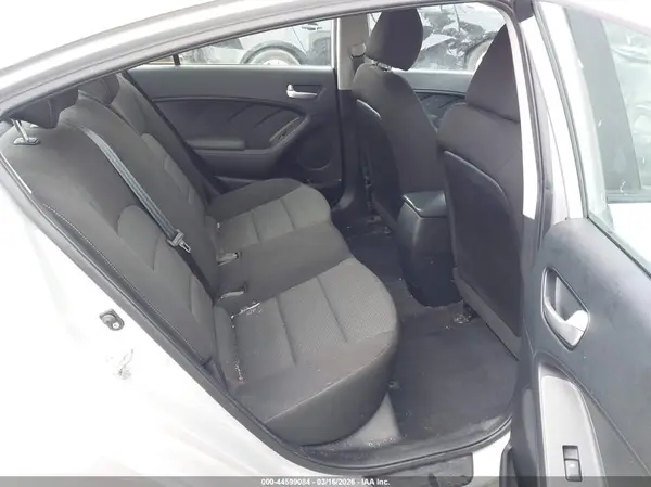 3KPFK4A76HE103210 2017 KIA FORTE - Image 8