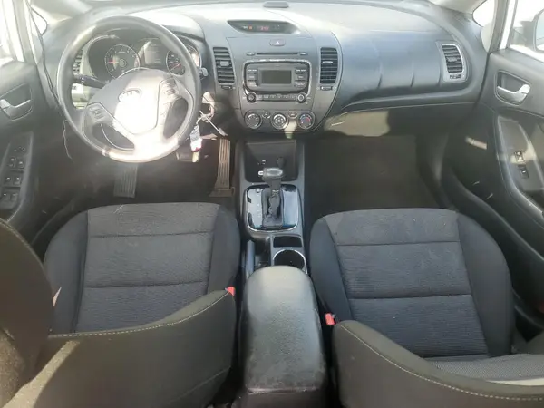 3KPFK4A76HE103515 2017 KIA FORTE - Image 8