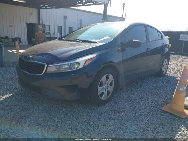 3KPFK4A76HE103996 2017 KIA FORTE - Image 2