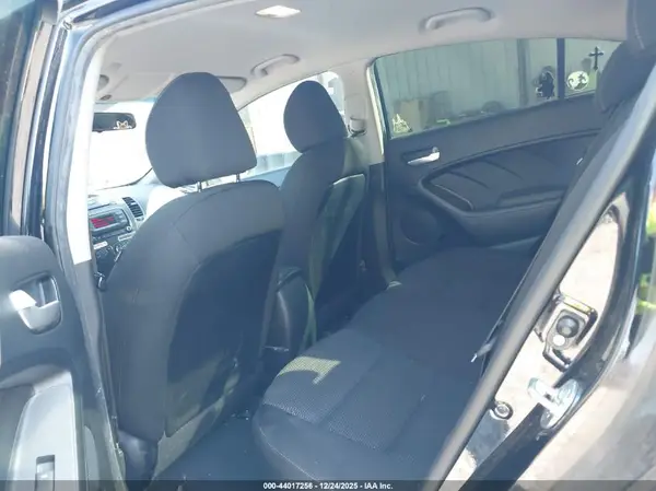 3KPFK4A76HE103996 2017 KIA FORTE - Image 8