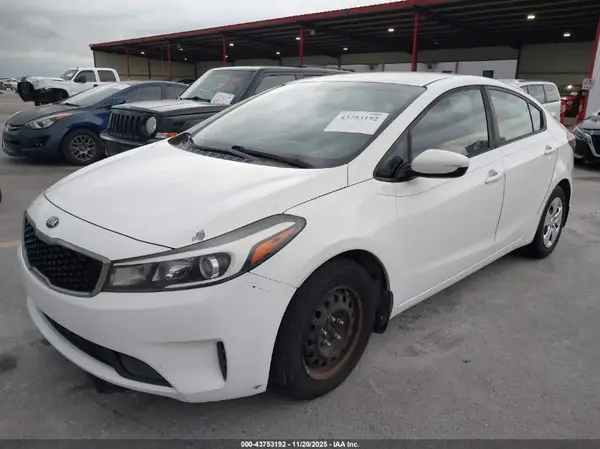 3KPFK4A76HE104325 2017 KIA FORTE - Image 2