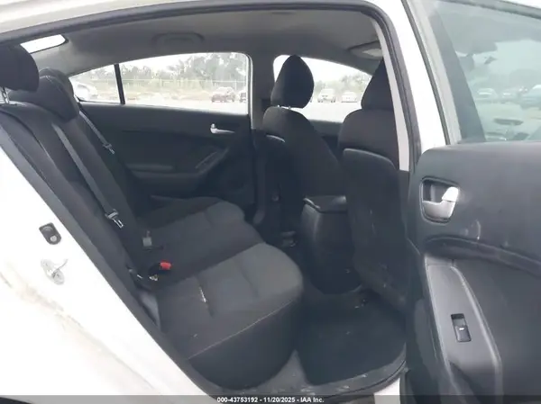 3KPFK4A76HE104325 2017 KIA FORTE - Image 8