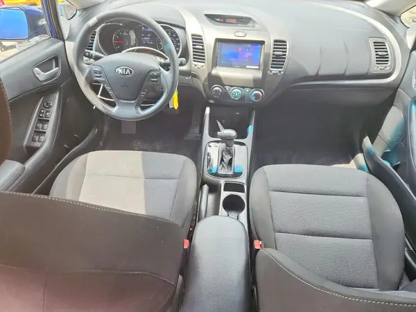 3KPFK4A76HE104390 2017 KIA FORTE - Image 8