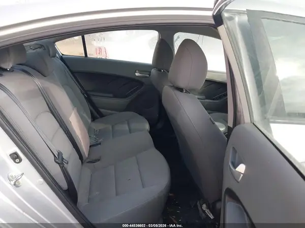 3KPFK4A76HE105071 2017 KIA FORTE - Image 8