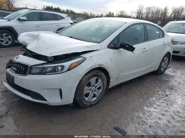 3KPFK4A76HE110867 2017 KIA FORTE - Image 2