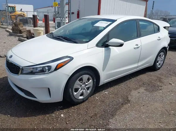 3KPFK4A76HE111114 2017 KIA FORTE - Image 2