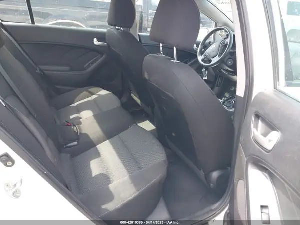 3KPFK4A76HE111114 2017 KIA FORTE - Image 8