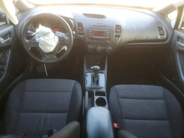 3KPFK4A76HE117883 2017 KIA FORTE - Image 8