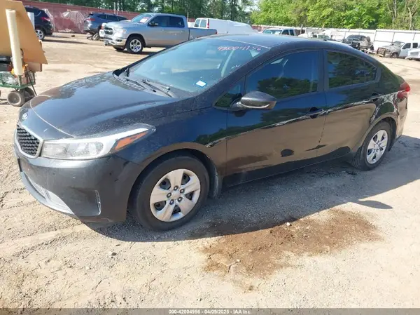 3KPFK4A76HE118046 2017 KIA FORTE - Image 2