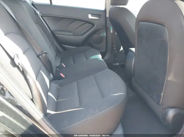 3KPFK4A76HE118046 2017 KIA FORTE - Image 8