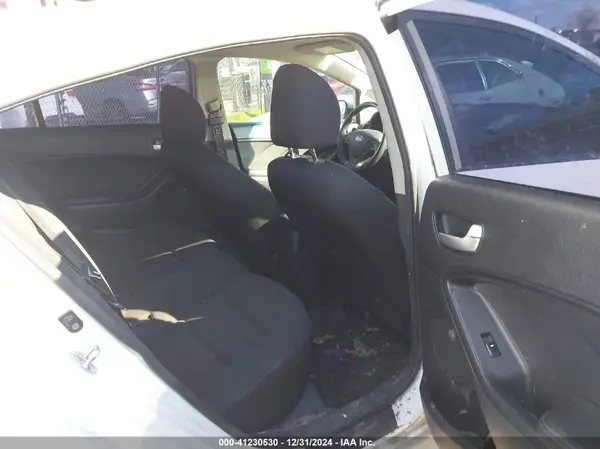3KPFK4A76HE119326 2017 KIA FORTE - Image 8