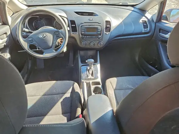 3KPFK4A76HE121576 2017 KIA FORTE - Image 8
