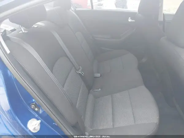 3KPFK4A76HE128446 2017 KIA FORTE - Image 8