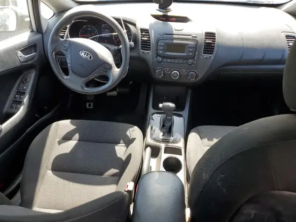 3KPFK4A76HE128723 2017 KIA FORTE - Image 8