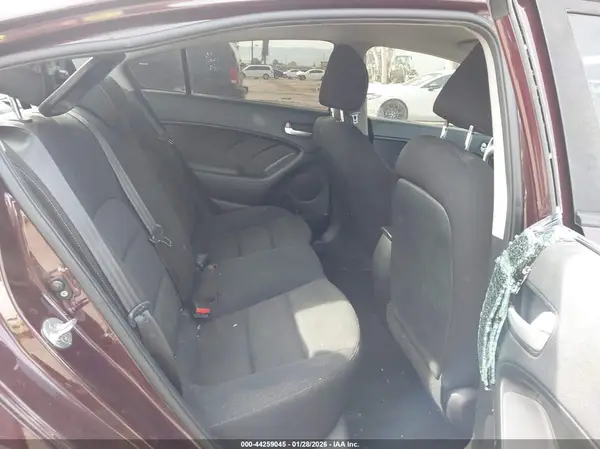 3KPFK4A76HE131069 2017 KIA FORTE - Image 8