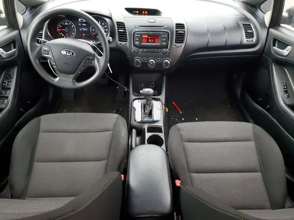 3KPFK4A76HE131640 2017 KIA FORTE - Image 8