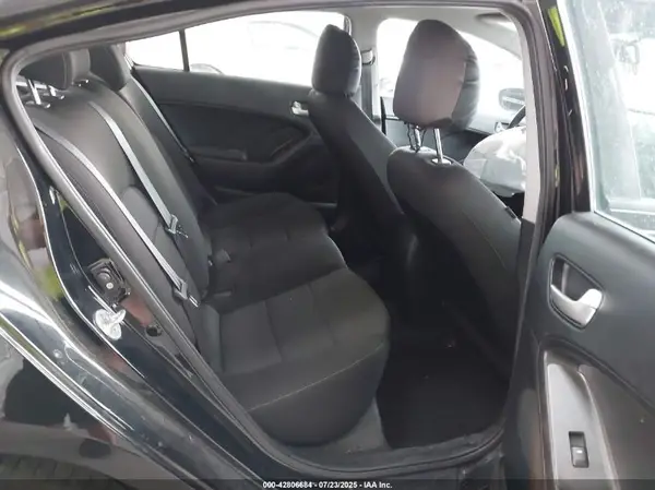 3KPFK4A76HE135316 2017 KIA FORTE - Image 8