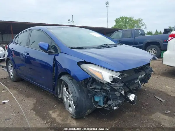 3KPFK4A76HE135798 2017 KIA FORTE - Image 1