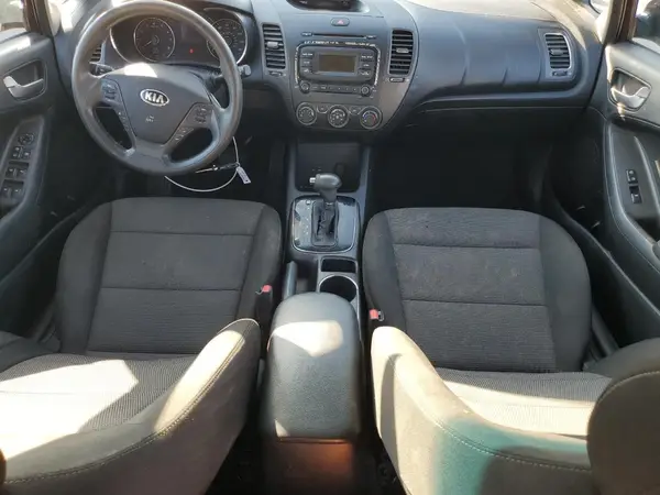 3KPFK4A76HE135915 2017 KIA FORTE - Image 8
