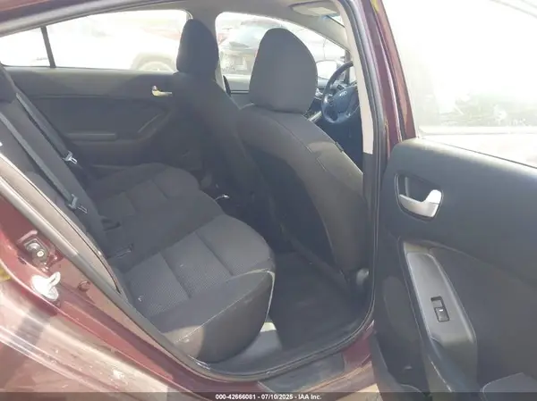 3KPFK4A76HE136238 2017 KIA FORTE - Image 8