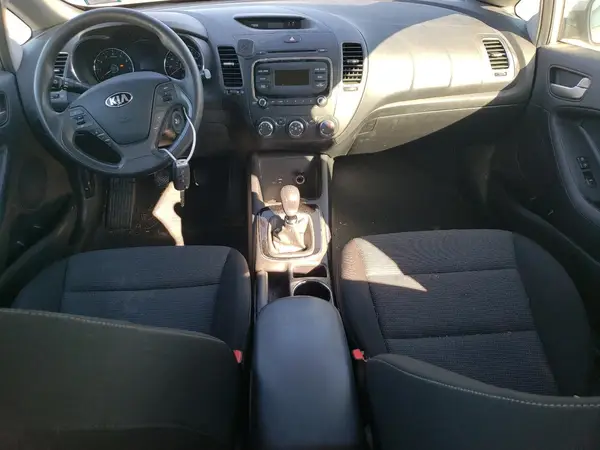 3KPFK4A76HE137633 2017 KIA FORTE - Image 8
