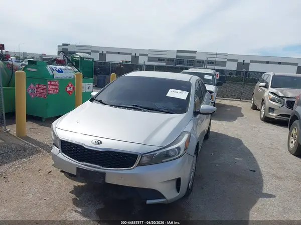 3KPFK4A76HE137664 2017 KIA FORTE - Image 2