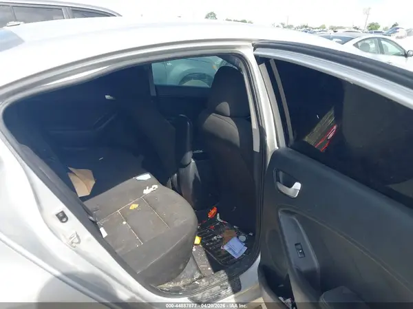 3KPFK4A76HE137664 2017 KIA FORTE - Image 8