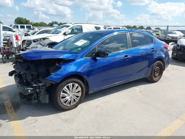3KPFK4A76HE137776 2017 KIA FORTE - Image 2