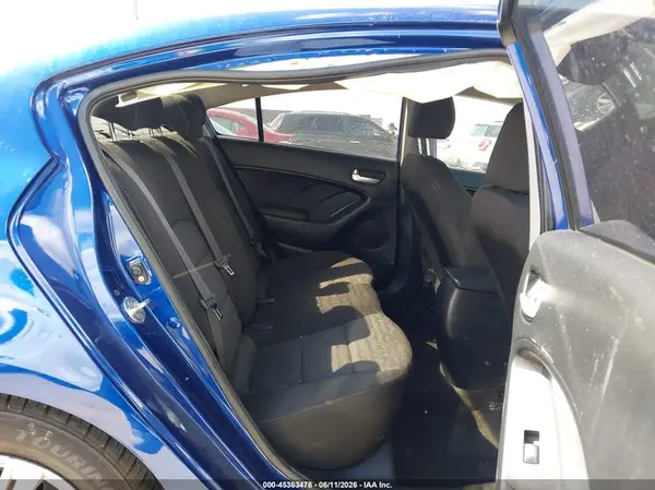 3KPFK4A76HE137776 2017 KIA FORTE - Image 8