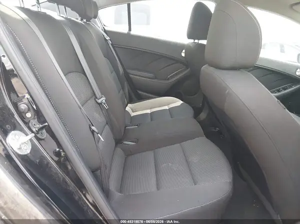 3KPFK4A76HE142203 2017 KIA FORTE - Image 8