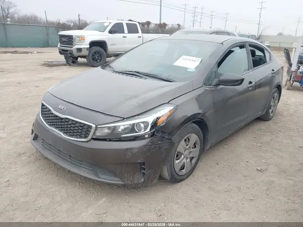 3KPFK4A76HE142525 2017 KIA FORTE - Image 2