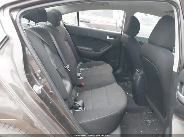 3KPFK4A76HE142525 2017 KIA FORTE - Image 8