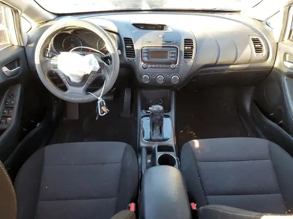 3KPFK4A76HE142895 2017 KIA FORTE - Image 8