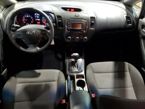3KPFK4A76HE143500 2017 KIA FORTE - Image 8