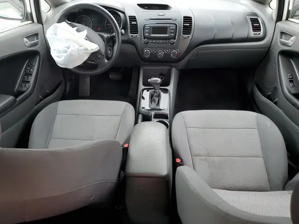 3KPFK4A76HE143657 2017 KIA FORTE - Image 8