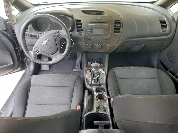 3KPFK4A76HE143822 2017 KIA FORTE - Image 8