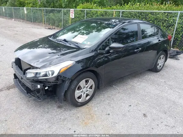 3KPFK4A76HE145621 2017 KIA FORTE - Image 2
