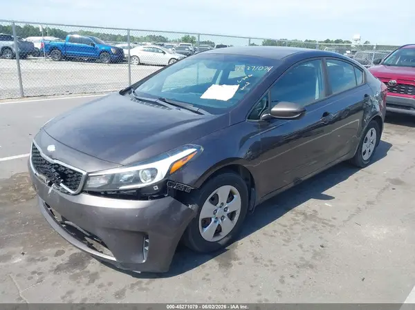 3KPFK4A76HE146400 2017 KIA FORTE - Image 2
