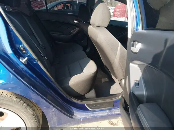 3KPFK4A76HE149989 2017 KIA FORTE - Image 8