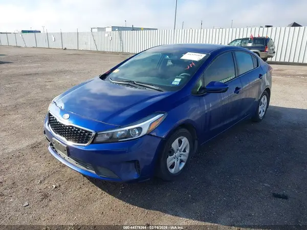 3KPFK4A76HE151368 2017 KIA FORTE - Image 2
