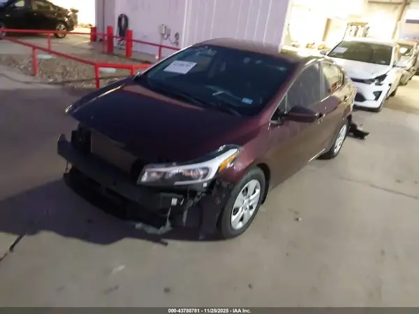 3KPFK4A76HE152083 2017 KIA FORTE - Image 2
