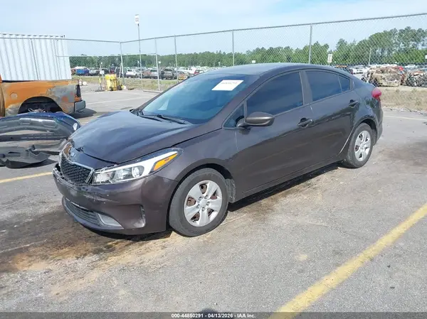 3KPFK4A76HE152701 2017 KIA FORTE - Image 2