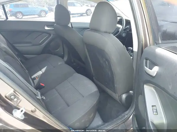 3KPFK4A76HE152701 2017 KIA FORTE - Image 8