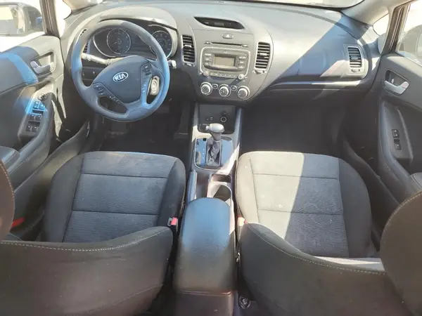 3KPFK4A76HE153153 2017 KIA FORTE - Image 8