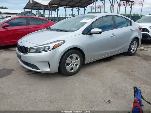 3KPFK4A76HE153802 2017 KIA FORTE - Image 2