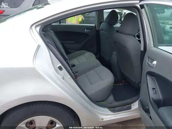 3KPFK4A76HE153802 2017 KIA FORTE - Image 8